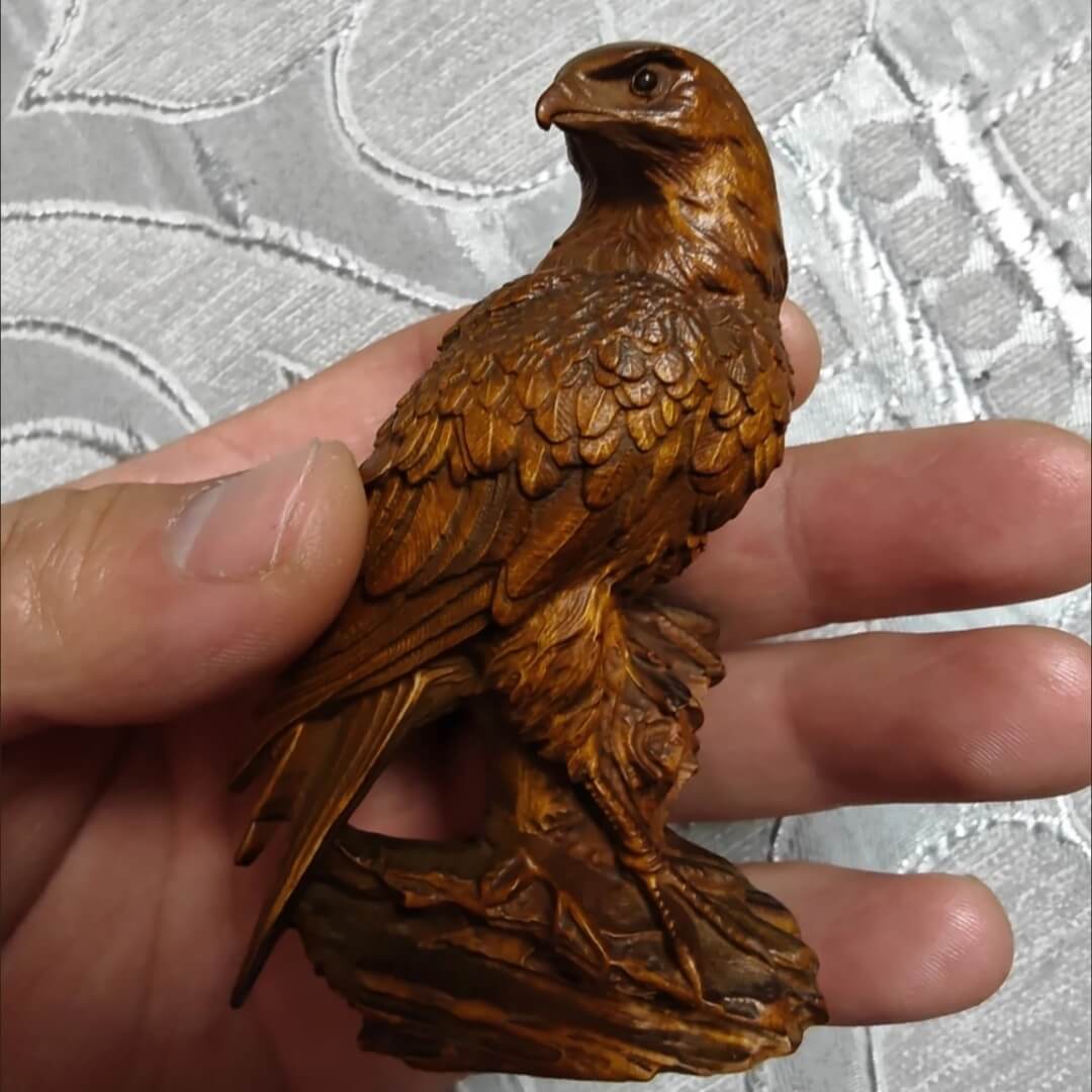Handmade Boxwood Eagle Statue – Exquisite Collectible Wooden Carving Ornament