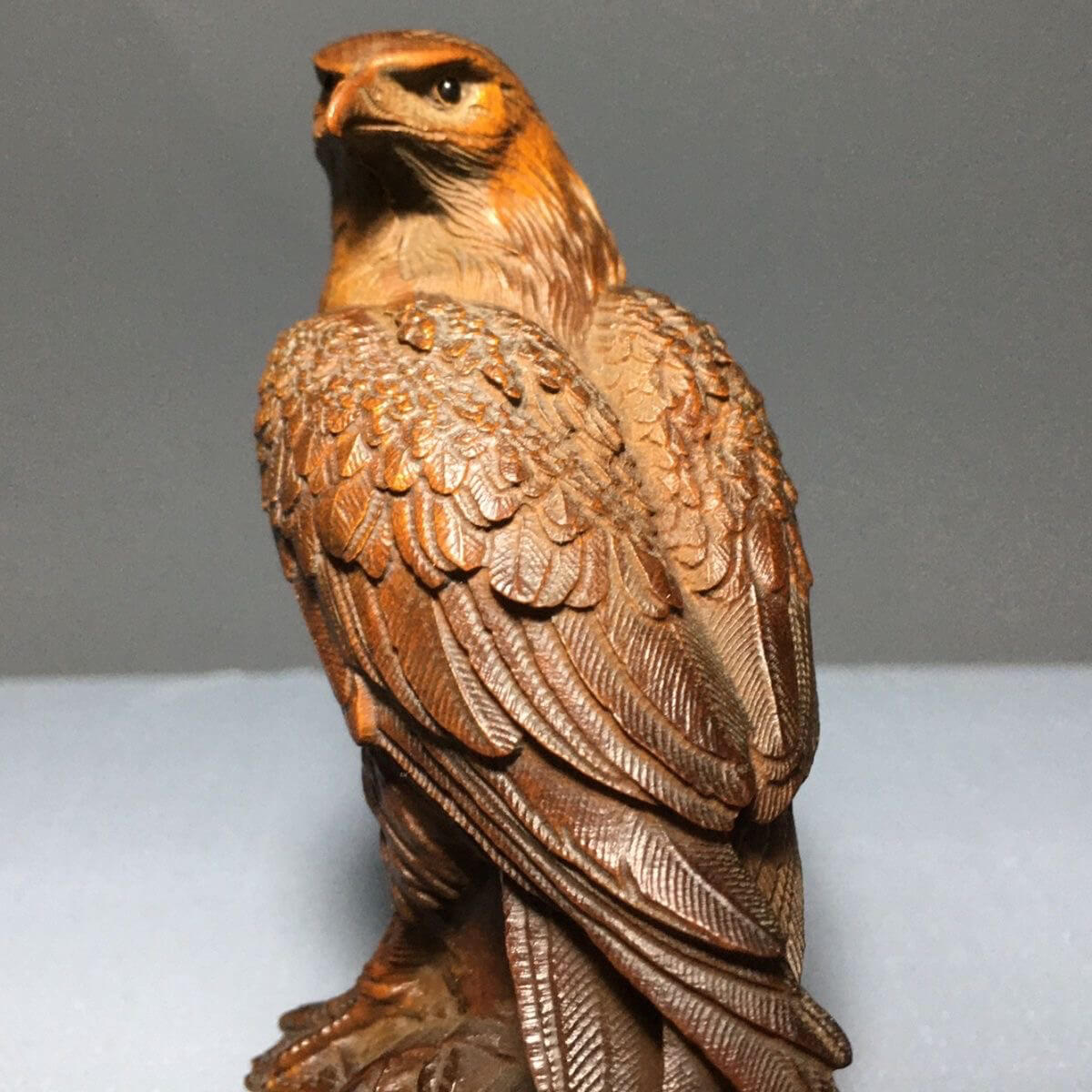 Handmade Boxwood Eagle Statue – Exquisite Collectible Wooden Carving Ornament