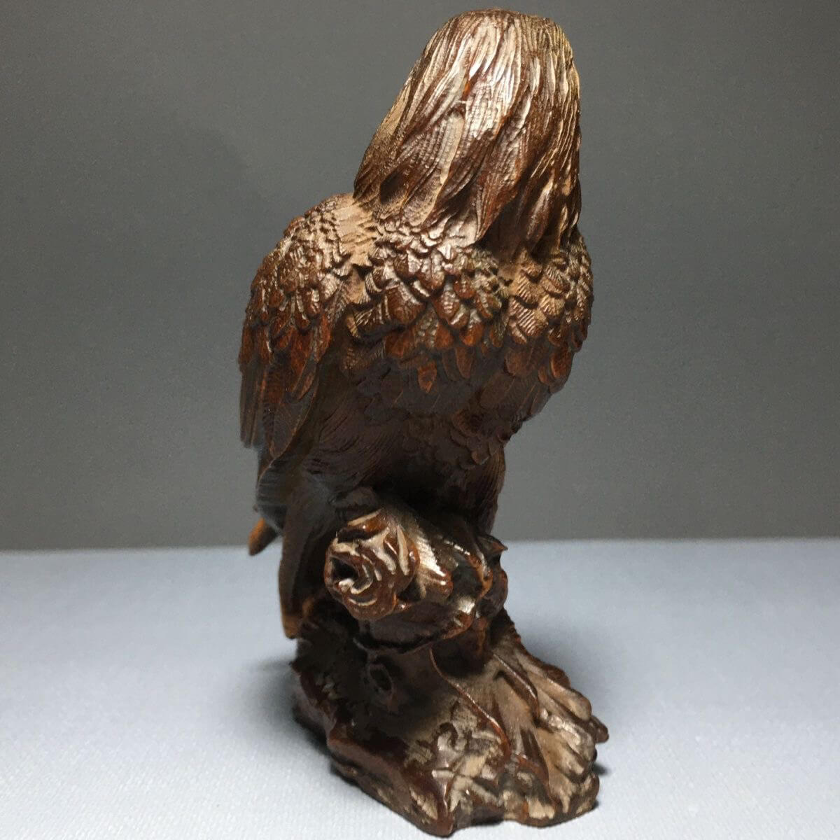 Handmade Boxwood Eagle Statue – Exquisite Collectible Wooden Carving Ornament