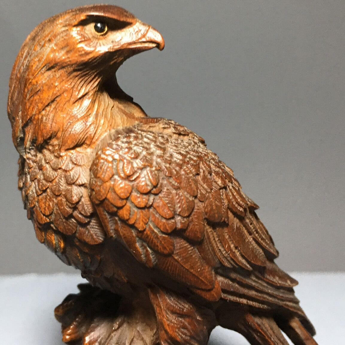 Handmade Boxwood Eagle Statue – Exquisite Collectible Wooden Carving Ornament