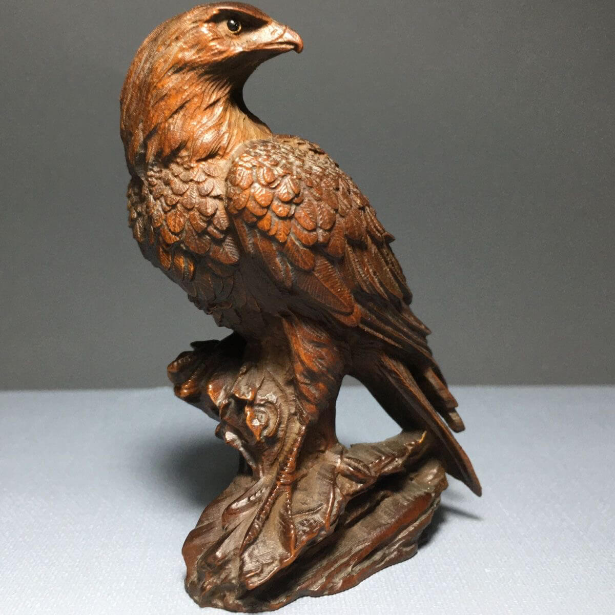 Handmade Boxwood Eagle Statue – Exquisite Collectible Wooden Carving Ornament