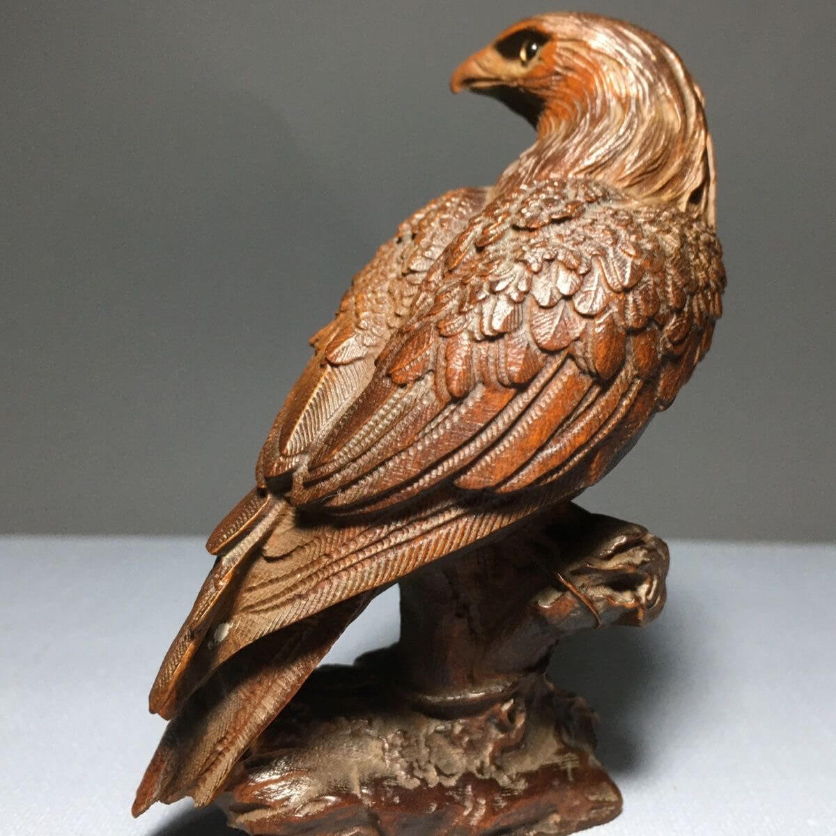 Handmade Boxwood Eagle Statue – Exquisite Collectible Wooden Carving Ornament